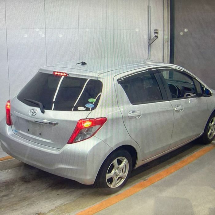 TOYOTA VITZ